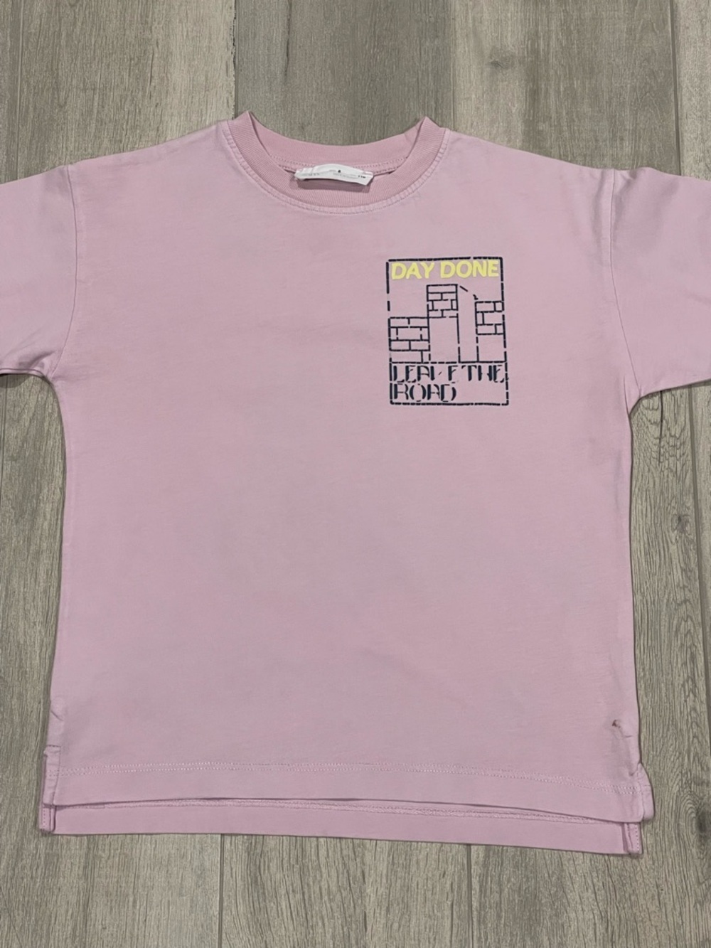 ZARA Boys Pink Graphic T-Shirt Size 9 (134 cm) Streetwear “Day Done” Tee